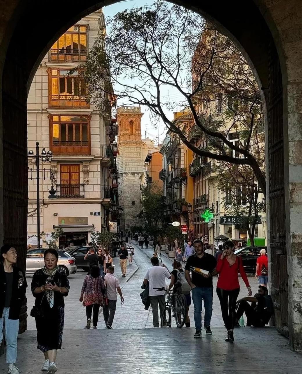 ולנסיה Mirador 1 Del Mercado Central - Habitacion Con Bano Privado En El Centro De La Ciudad Vella מראה חיצוני תמונה